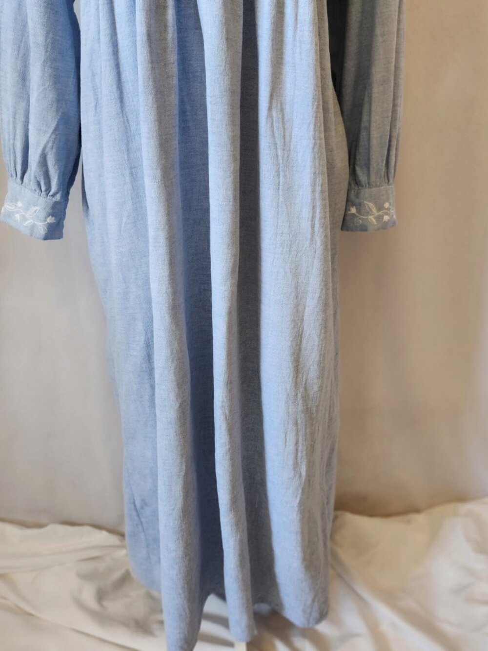 Garnet Hill Women's Size M Blue Embroidered Long Sleeve Pockets Cotton Nighty - Picture 4 of 15